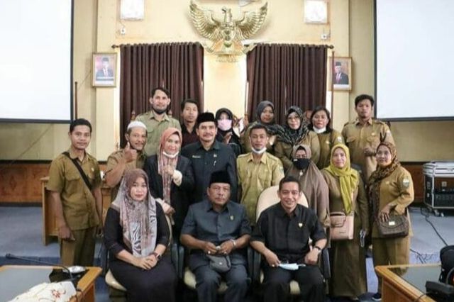 Komisi III DPRD Muaro Jambi Laksanakan Rapat Pertemuan dengan Perwakilan Guru Honorer