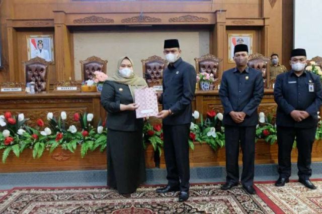 Ketua DPRD Muaro Jambi Pimpin Rapat Paripurna Penyampaian Nota Keuangan Terhadap Ranperda APBD Perubahan Tahun Anggaran 2021