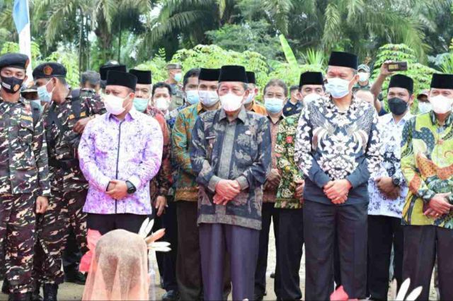 Wagub Abdullah Sani Resmikan Desa Catur Rahayu Sebagai Desa Sadar Kerukunan