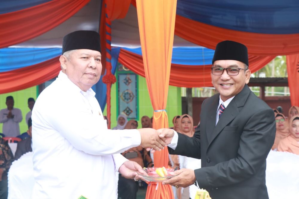 Safrial Pimpin Upacara Hari Amal Bhakti Kemenag Tanjab Barat