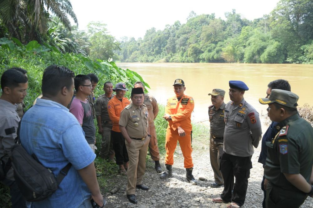Pantau Pencarian Bocah Hanyut, Al Haris Minta Warga Waspada