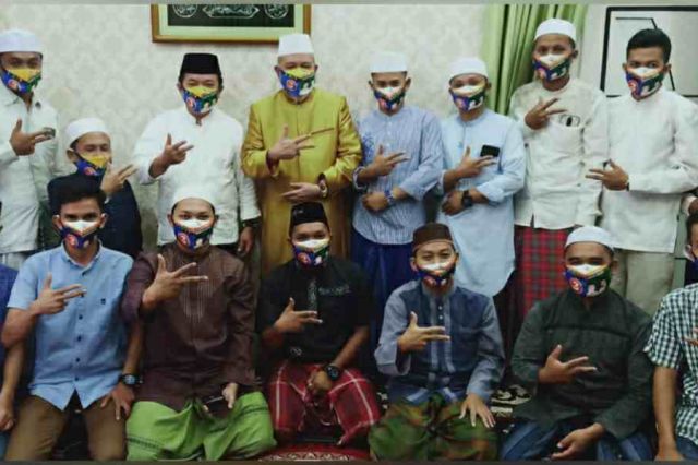 Sampaikan Sikap Politiknya, KH Ahmad Mubarok Ajak Alumni dan Santri Dukung Haris-Sani