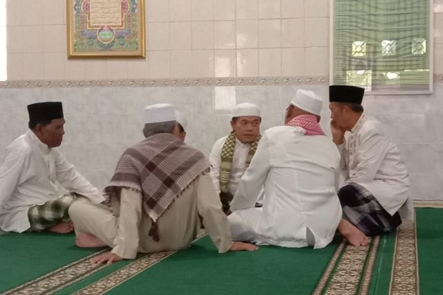 Sholat Jumat di Masjid Sungai Putri, Al Haris Kenang Masa Kerja di RRI