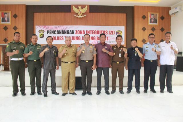 Bupati Safrial Hadiri Pencanangan Zona Integritas Menuju WBK dan WBBM Polres Tanjab Barat