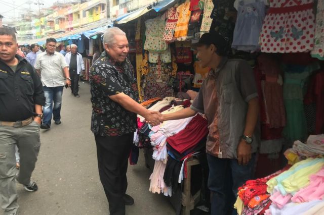 Sentuh PKL, Safrial Blusukan ke Pasar Kota Jambi