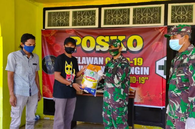 Kodim 0420/Sarko Salurkan Bantuan Logistik Terdampak Covid-19