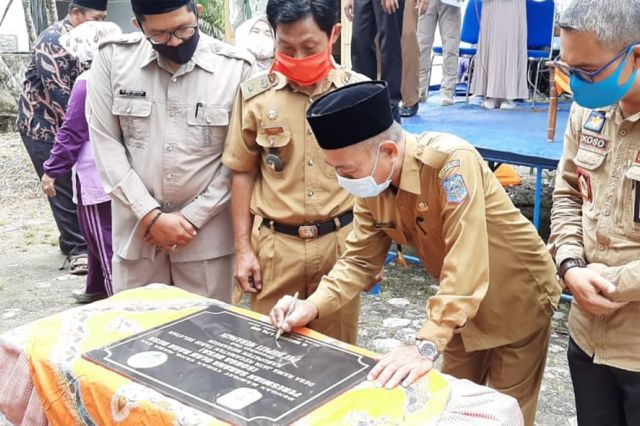 Dibangun dari Dana Desa, Mashuri Resmikan Gedung Olahraga Desa Rawa Jaya