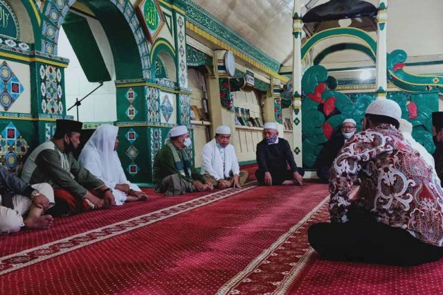 Al Haris Subuh Berjamaah di Masjid Tertua di Sungai Penuh