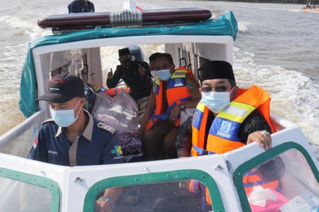Bupati Anwar Resmikan Ambulance Air di Wilayah Kabupaten Tanjab Barat