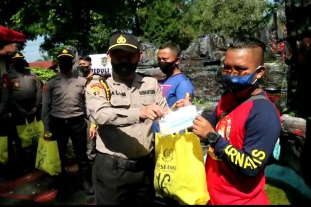 Peduli Sesama, Alumni Zls Sts Nusantara Gelar Bakti Sosial