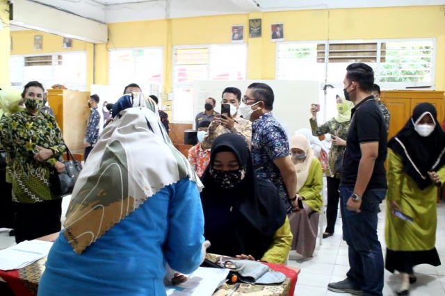 Kajati Jambi Tinjau Pelaksanaan Vaksinasi Covid-19 di SMA Adhyaksa 1 Jambi