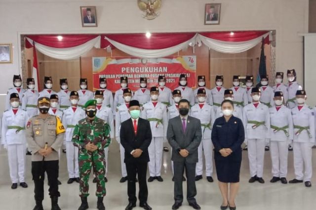 Mashuri Kukuhkan Paskibraka Merangin