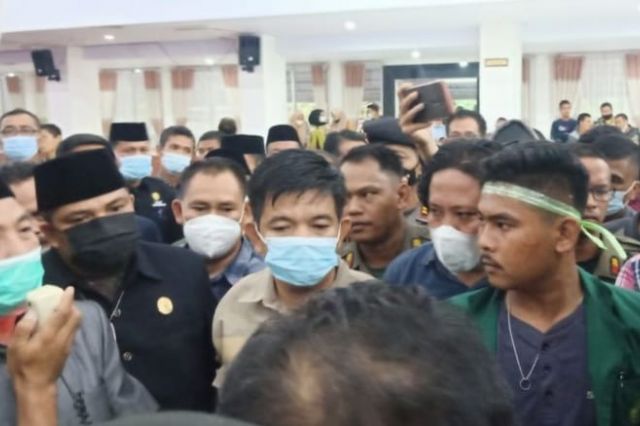 Didemo Mahasiswa, Bupati Mashuri Batalkan Pembelian Mobil Dinas
