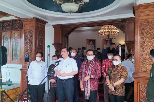 Menteri Luhut: Omricon Adalah Musuh Bersama