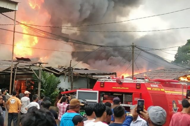 Video Amukan Si Jago Merah di Kuala Tungkal Sore Ini