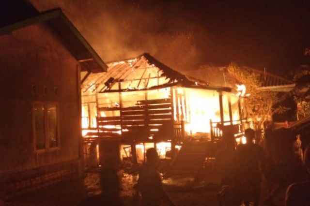 Rumah di Sekernan Terbakar saat Pemilik Salat Tarawih