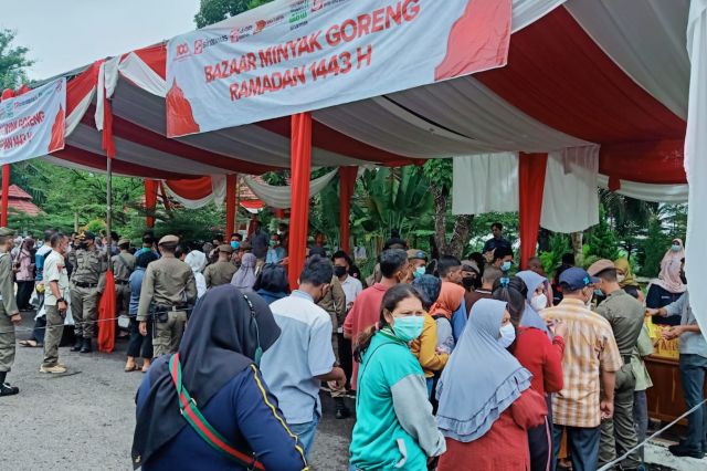 Bazar Ramadan Minyak Goreng Murah, Masyarakat Tebus 2 liter Seharga Rp 30 Ribu