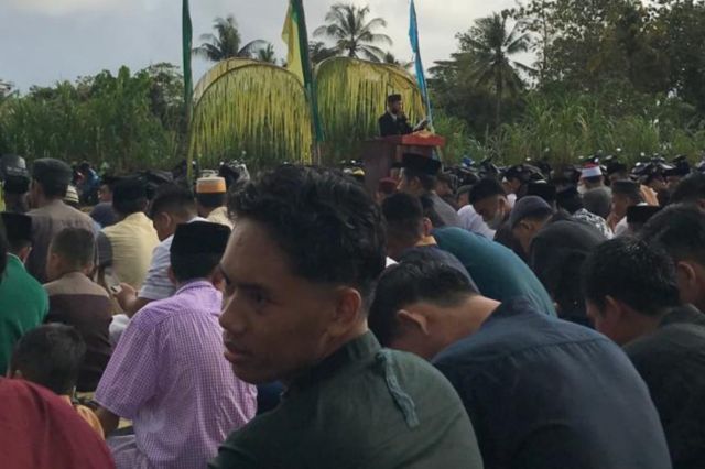 Guru MTs Shohibul Ilmi Sampaikan Khutbah Ied Fitri 1443 H, Meski Diguyur Hujan
