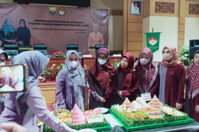 Hesti Haris Hadiri Acara Halal Bihalal DWP Provinsi Jambi