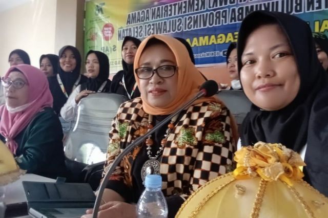 Guru MTs Shohibul Ilmi Sampeang Ikuti Pelatihan TIK MTs PDWK