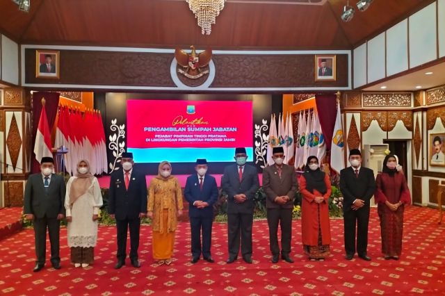 Lantik Empat Pejabat, Gubernur Al Haris: Setahun Tak Ada Perubahan Turun Eselon