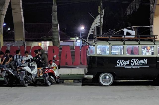 Menyeruput Kopi Kombi di Alun-alun Kota Kuala Tungkal