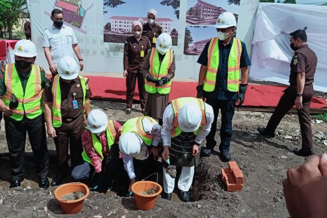 Gubernur Al Haris dan Kajati Letakkan Batu Pertama Rusunawa Kejati Jambi