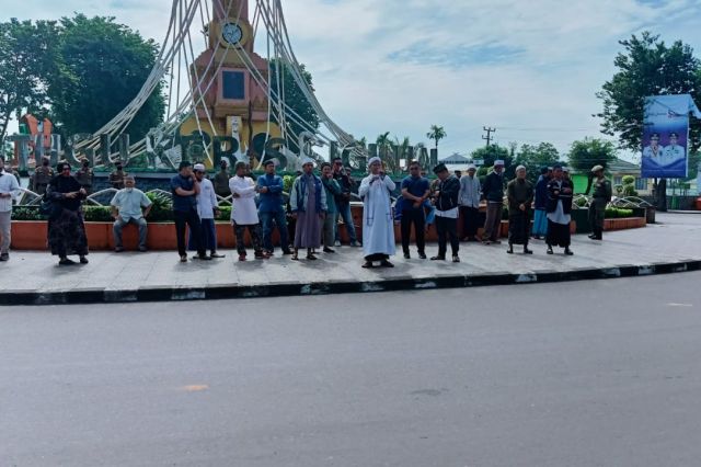 Aliansi Masyarakat Anti Maksiat Kota Jambi Lakukan Aksi Unjuk Rasa Tolak Keberadaan Hollywings