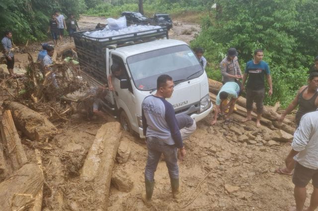 Sempat Tertimbun Longsor, Jalan Lintas Kerinci-Bangko Sudah Bisa Dilalui