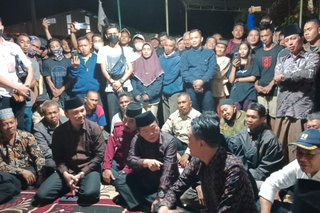 Gubernur Al Haris Tengah Malam Turun ke Talang Duku: Warga Sepakat Buka Blokir Jalan