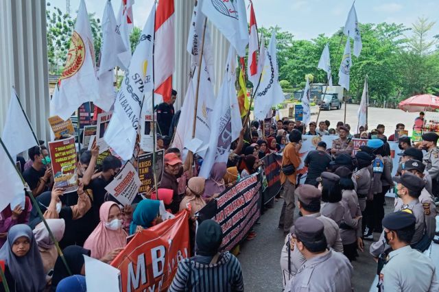 Ratusan Petani Lakukan Unjuk Rasa, Tuntut Ketegasan Pemerintah Menegakkan Konstitusi Agraria