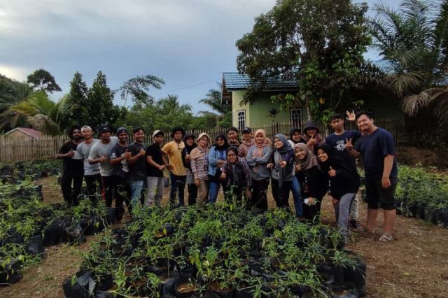 Mahasiswa KKN UNJA di Desa Kembang Seri Lakukan Penanaman Toga