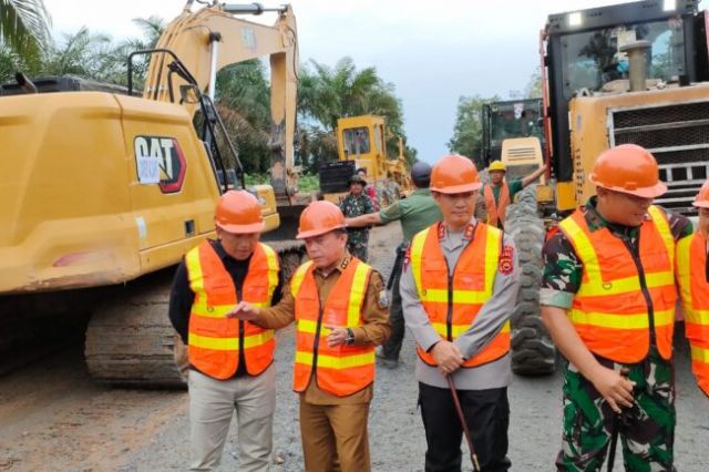 Gubernur Al Haris Awali Pembukaan Jalan Simpang Karmio-Kilangan: Jalan Alternatif ke Kota Jambi