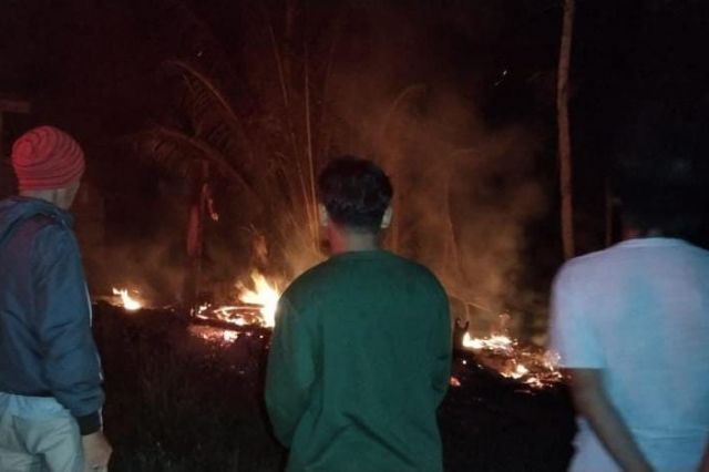 Rumah Warga Kebakaran, Satgas TMMD Bantu Padamkan Api