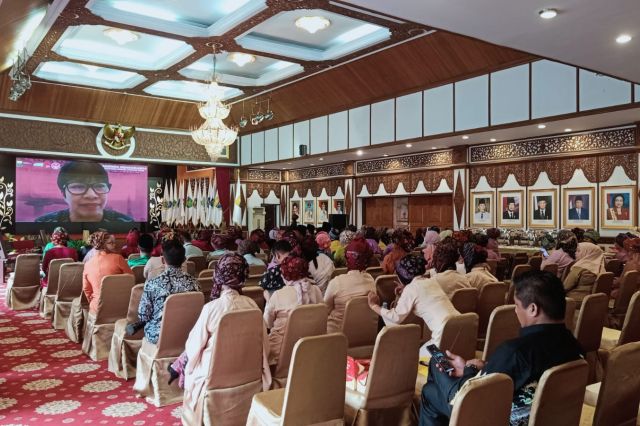 Peningkatkan Perekonomian Daerah, Gubernur Al Haris Harap Dekranasda Temukan Pengrajin Lokal Berpotensi