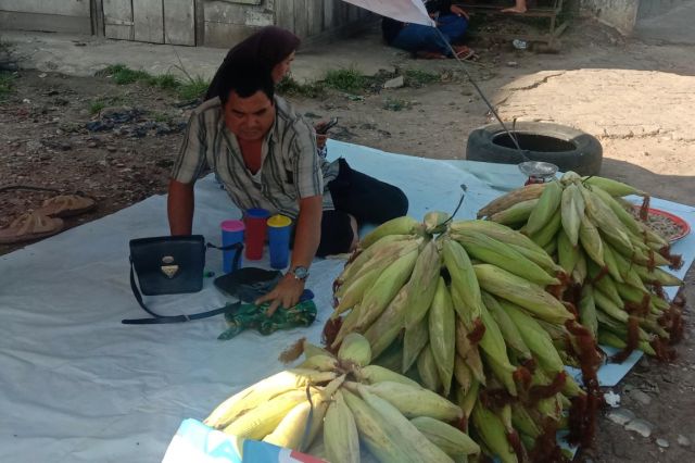 Malam Pergantian Tahun, Jalanan Kota Jambi Dihiasi Pedagang Jagung Manis