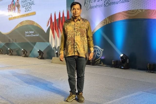 Ketua SMSI Jambi Mukhtadi Putranusa Terima Penghargaan Press Card Number One di Puncak HPN Medan