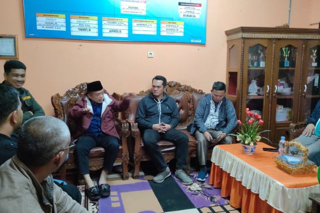 Turun ke Posko di Tamiai Kerinci: Al Haris Pantau Evakuasi Helikopter yang Ditumpangi Kapolda Jambi