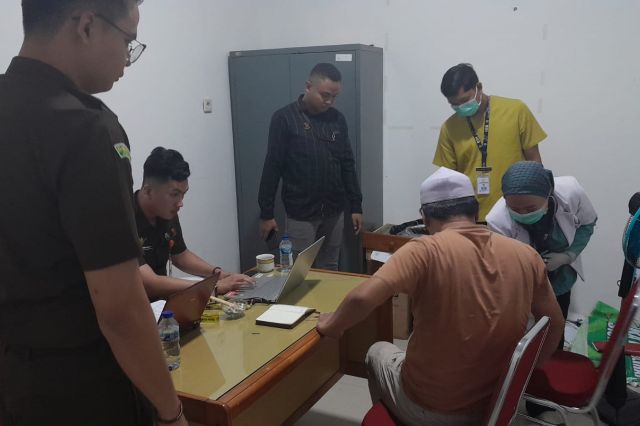 Kajari Merangin Tahan Tersangka Korupsi Dana Desa Koto Renah