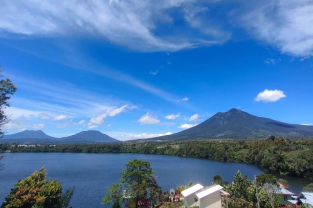 Intip Kekayaan Tersembunyi Merangin: Punya 5 Gunung dan 7 Danau Eksotis yang Jarang Diketahui