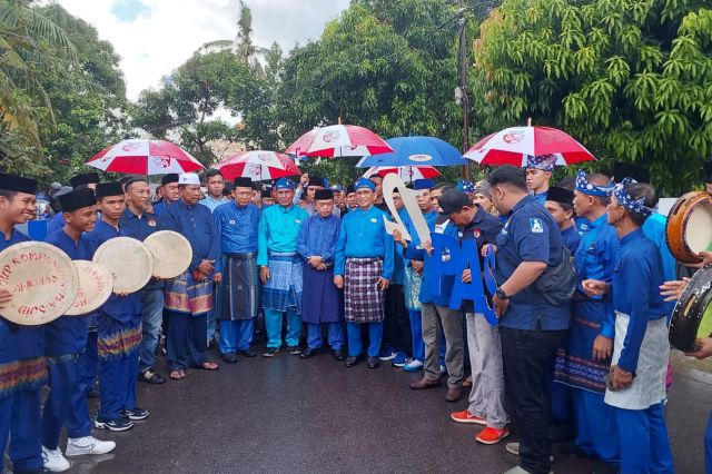 Dampingi Pendaftaran Bacaleg PAN ke KPU: Teriakan Al Haris Dua Periode Menggema Oleh Ratusan Kader