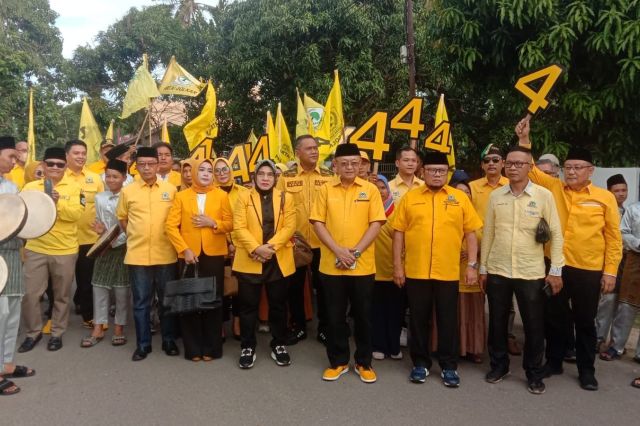 Diarak Kompangan: Golkar Jambi Daftarkan Caleg ke KPU