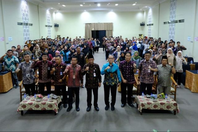 Pemprov Jambi Salurkan Bantuan Modal Bagi 1461 UMKM di Tahun 2022