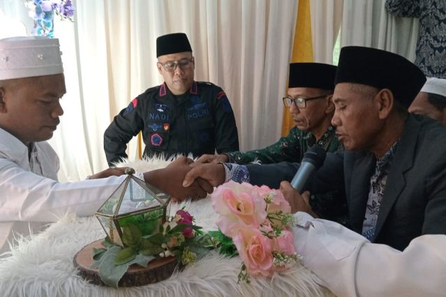 Dansat Brimob Polda Jambi Jadi Saksi Akad Nikah Syarifuddin Nasution