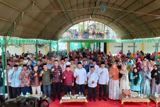 Hadiri Pengajian KUD Karya Mukti: Gubernur Al Haris Serahkan Bantuan UMKM dan Alat Pertanian