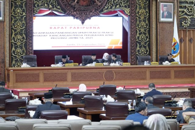 Sejumlah Fraksi Berikan Pandangan Umum Terhadap Ranperda Perubahan APBD