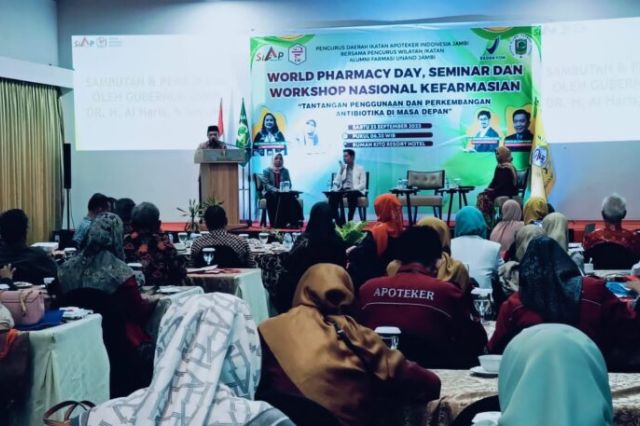 Gubernur Al Haris Harap Farmasi Turut Mencerdaskan Masyarakat di Bidang Obat-obatan