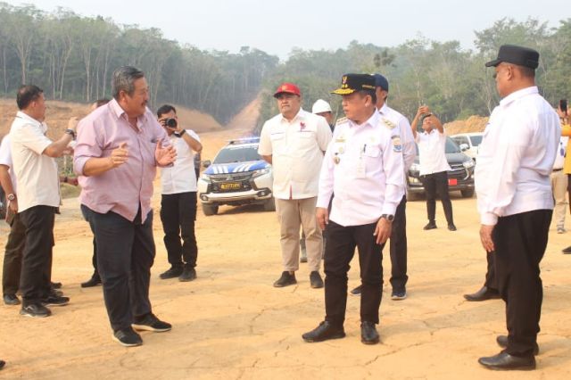 Gubernur Al Haris Tinjau Pengerjaan Jalan Khusus Batubara