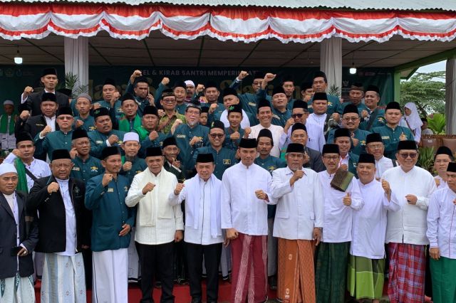 Pakai Sarung: Edi Purwanto Hadiri Apel Hari Santri Nasional di Tebo