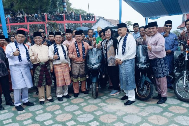 Diserahkan Gubernur Al Haris: Giliran Kades Kades Kerinci Terima Motor Dinas